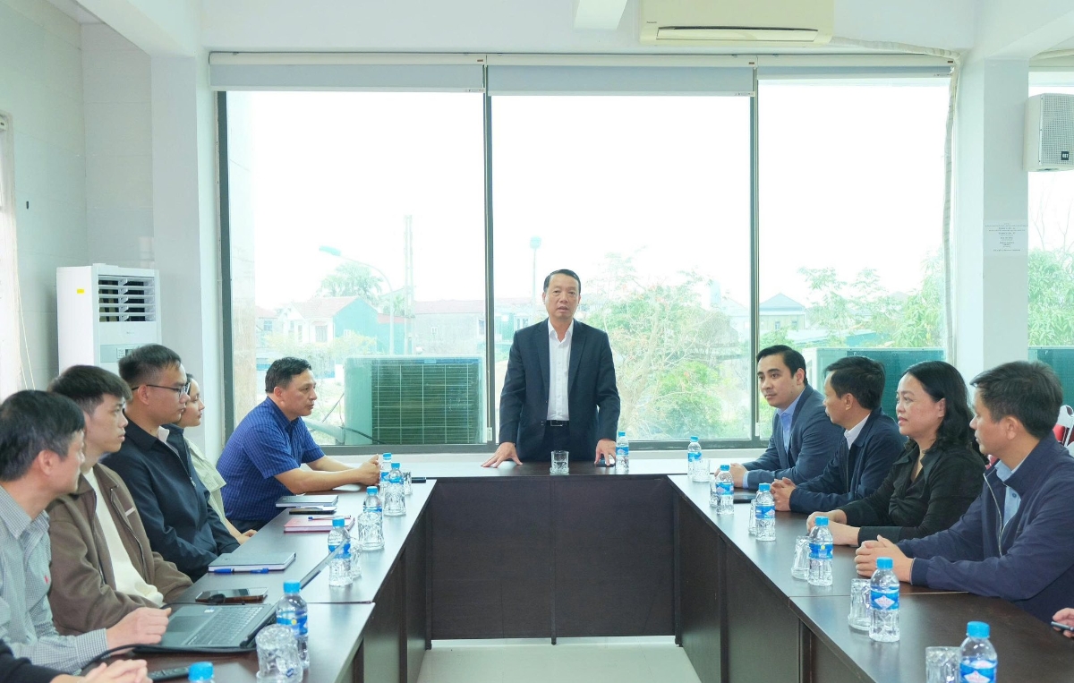 Chủ tịch UBND tỉnh Hà Tĩnh Phan Thiên Định vừa trực tiếp kiểm tra hiện trường và làm việc với Sở Khoa học và Công nghệ về công tác chuẩn bị vận hành thử nghiệm các nền tảng số của tỉnh. Trong đó, trọng tâm là Trung tâm Giám sát, điều hành thông minh (IOC) và ứng dụng công dân số i-HaTinh, tích hợp nền tảng phản ánh hiện trường.