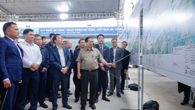 PM Chinh calls for development of Gia Binh airport economic ecosystem