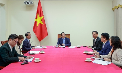 Thủ tướng Phạm Minh Chính trao đổi với Thủ tướng Kuwait về cung ứng dầu thô và ổn định Trung Đông