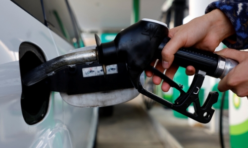 Giá dầu tăng vọt, thời cơ cho các nhà sản xuất xe điện?