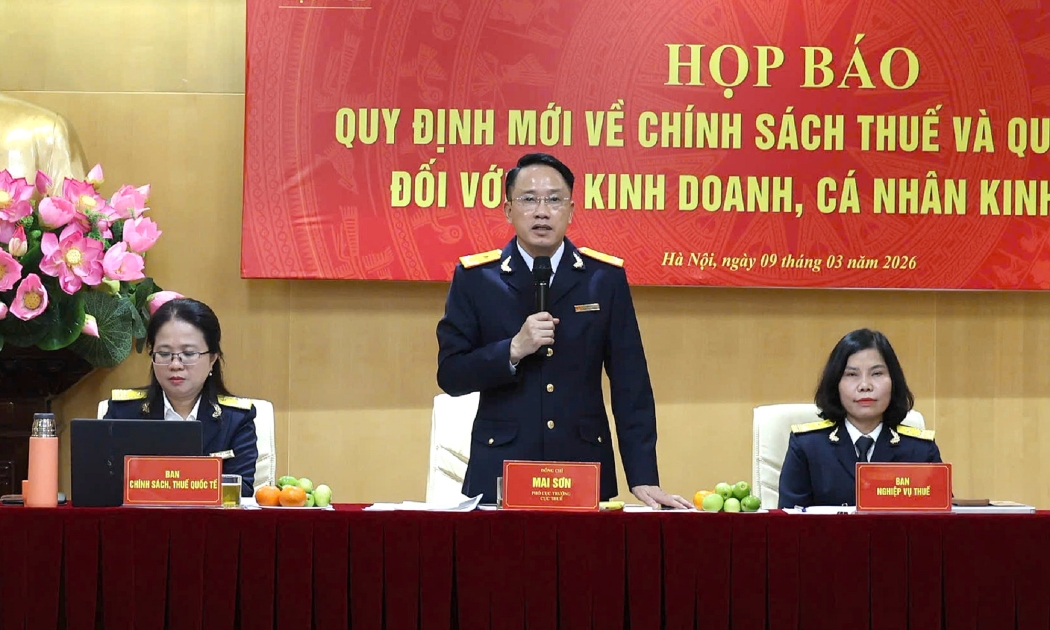 Đại diện Lãnh đạo các Ban, đơn vị chia sẻ thông tin tại cuộc họp báo