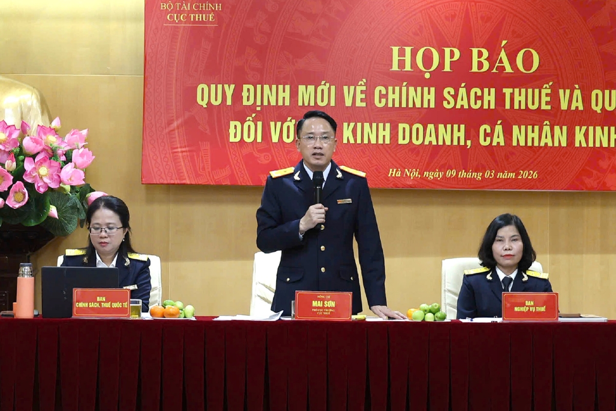 Đại diện Lãnh đạo các Ban, đơn vị chia sẻ thông tin tại cuộc họp báo