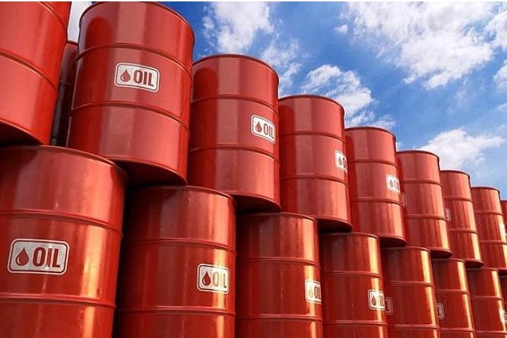 Giá dầu thô trên thị trường thế giới biến động không ngừng đã gây ảnh hưởng nghiêm trọng tới nền kinh tế nhiều quốc gia