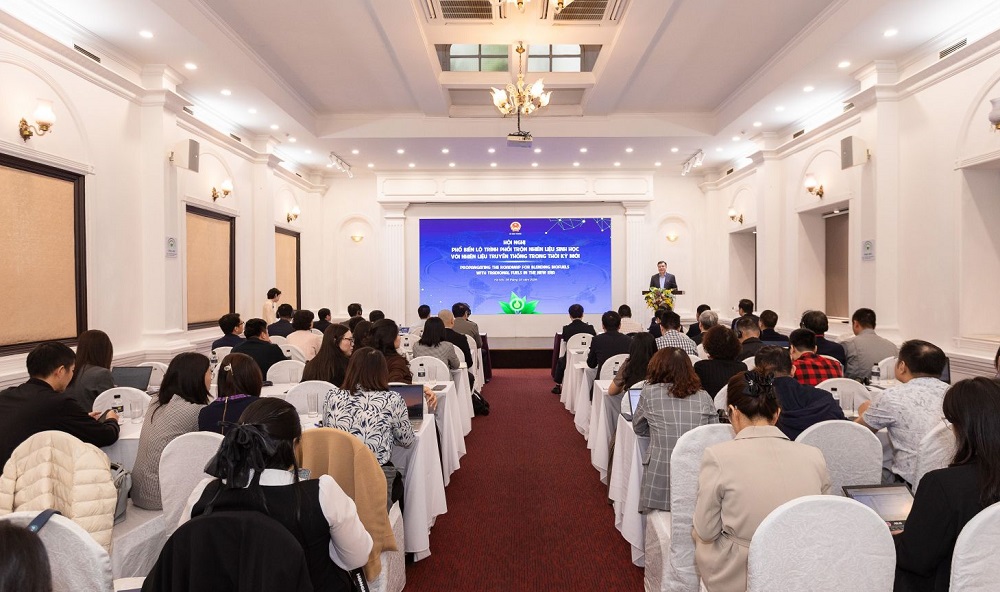 Hội nghị phổ biến lộ trình phối trộn nhiên liệu sinh học với nhiên liệu truyền thống trong thời kỳ mới. Ảnh: MOIT.