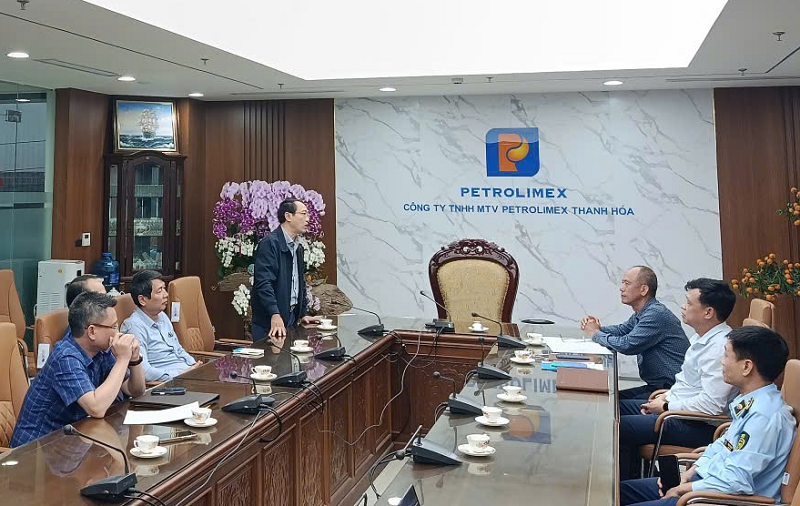 Đoàn công tác của Sở Công thương Thanh Hóa làm việc với Công ty Petrolimex Thanh Hóa.