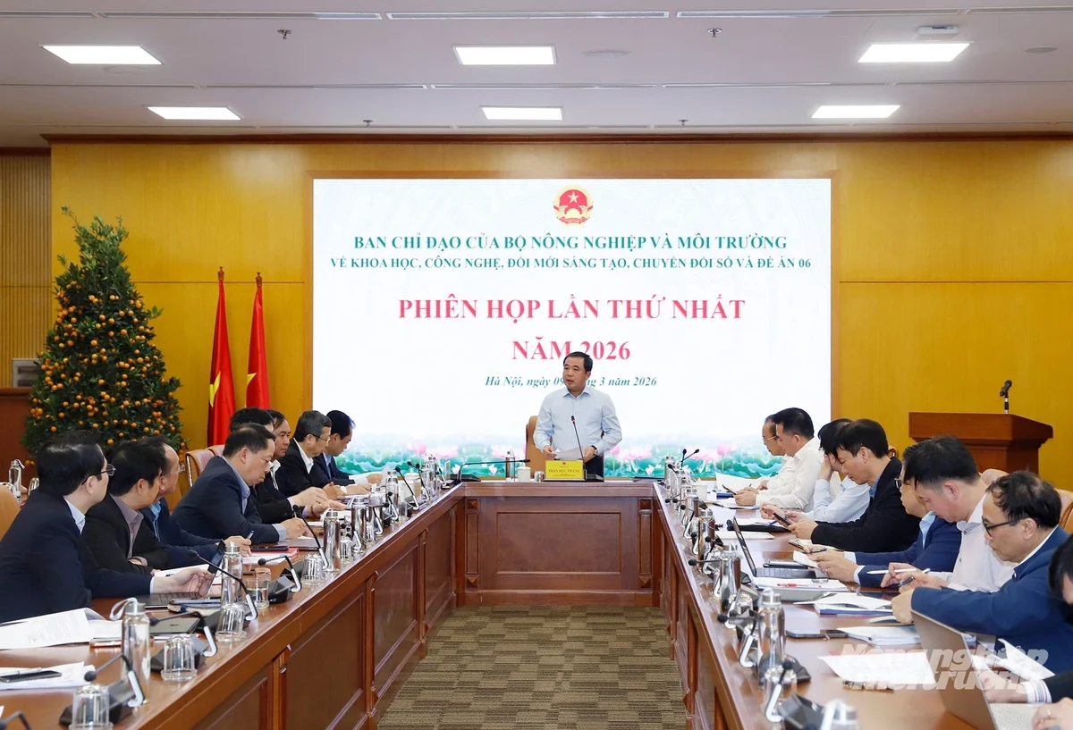 Bộ trưởng Bộ Nông nghiệp và Môi trường Trần Đức Thắng chủ trì phiên họp lần thứ nhất Ban chỉ đạo của Bộ về khoa học, công nghệ, đổi mới sáng tạo, chuyển đổi số và Đề án 06. Ảnh:Khương Trung.