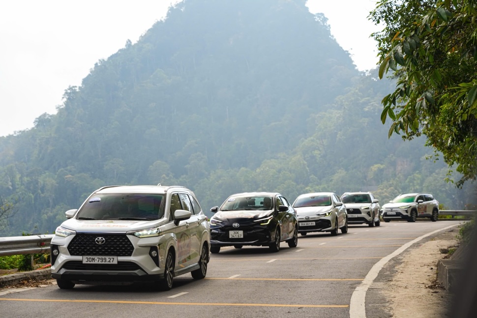 Vios, Yaris Cross, Veloz Cross áp dụng ưu đãi thuế trước bạ từ 50-100%.