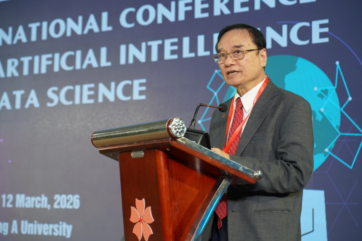 Chủ tịch Hội đồng trường Đại học Đông Á Lương Minh Sâm, phát biểu tại Hội thảo.