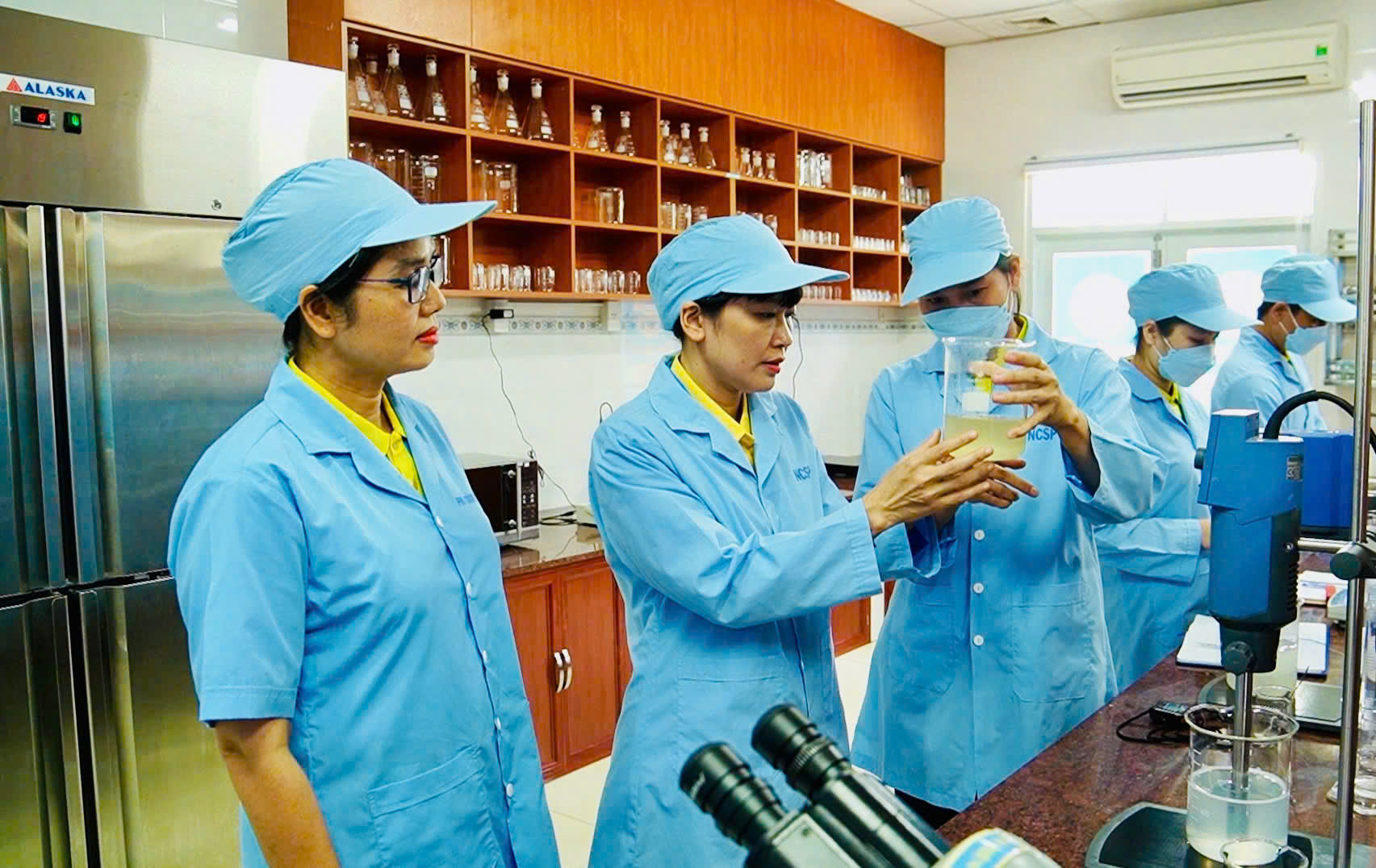 Hoạt động nghiên cứu khoa học được Công ty xác định là nền tảng cốt lõi cho sự phát triển của doanh nghiệp. Ảnh: Yến sào Khánh Hòa.