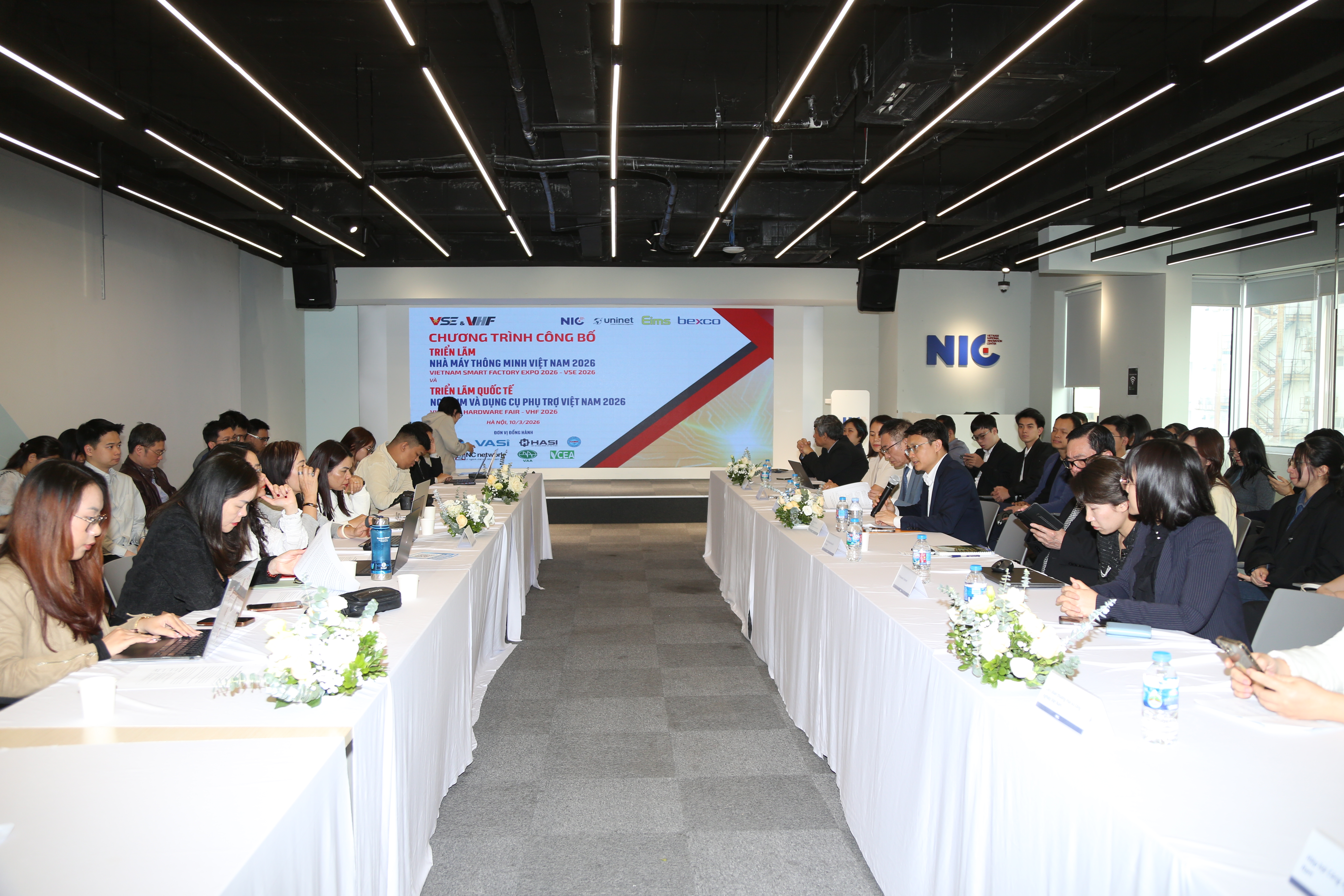 Toàn cảnh buổi công bố thông tin về triển lãm.