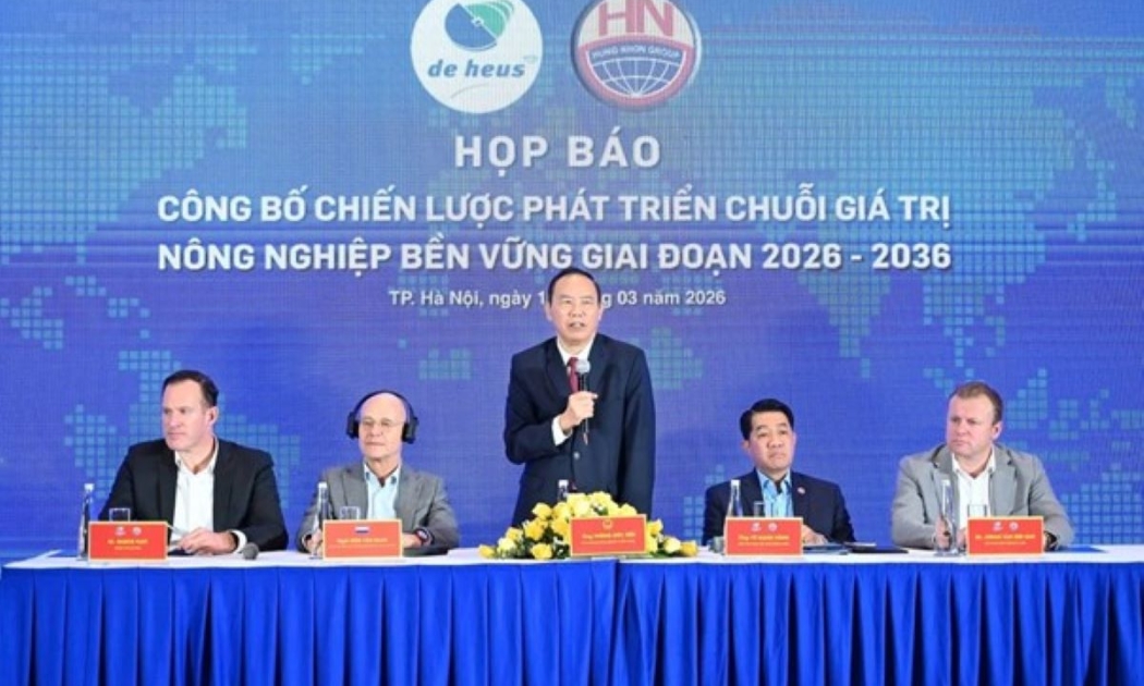 Thứ trưởng Bộ Nông nghiệp và Môi trường Phùng Đức Tiến phát biểu tại họp báo. Ảnh: Chu Khôi.