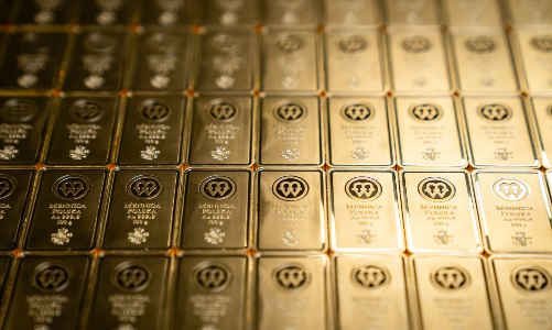 Giá vàng “thoát hiểm” nhờ đồng USD giảm, SPDR Gold Trust vẫn bán ròng