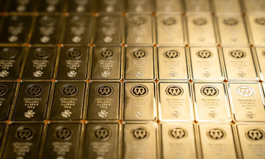 Giá vàng “thoát hiểm” nhờ đồng USD giảm, SPDR Gold Trust vẫn bán ròng