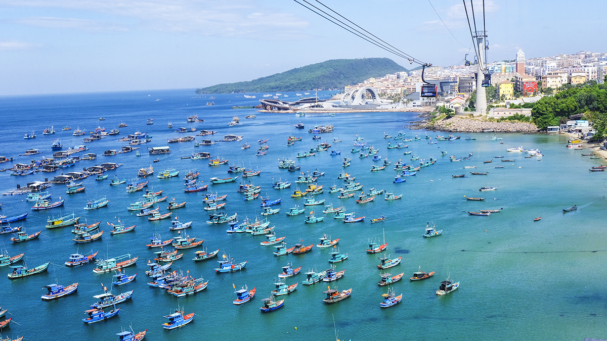 hoàn thiện hành lang pháp lý để quản lý, phát triển bền vững kinh tế biển. Ảnh minh họa