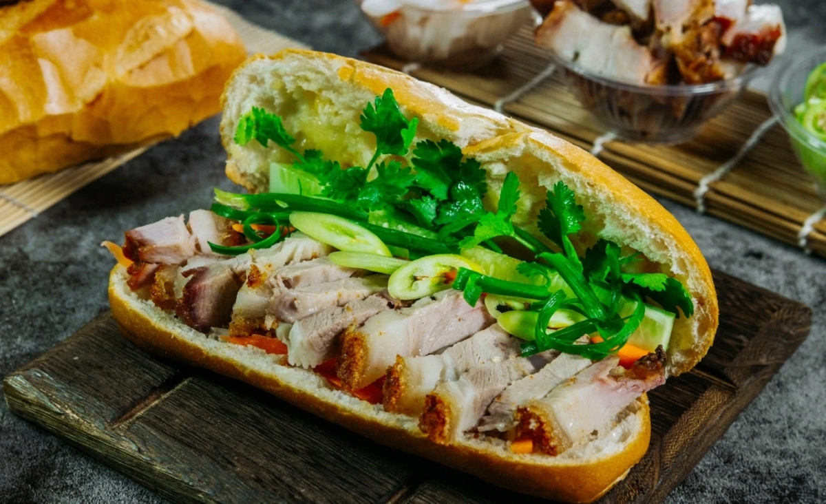 Ghi nhận liên tiếp các vụ nghi ngộ độc thực phẩm liên quan đến bánh mì trên địa bàn TP.HCM.