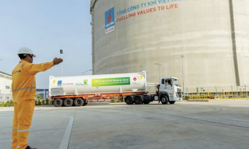 Petrovietnam proposes halting crude oil exports 