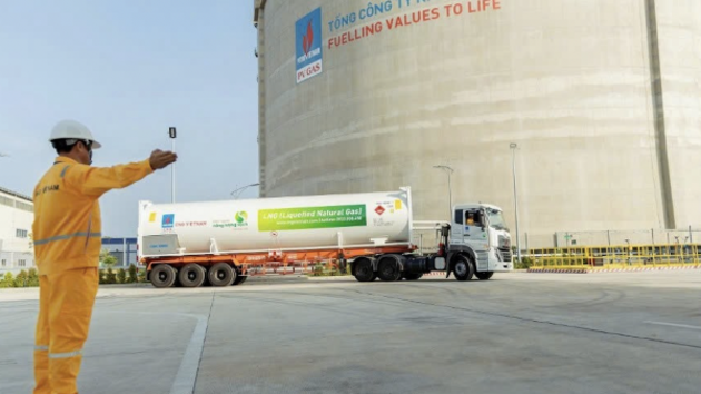 Petrovietnam proposes halting crude oil exports 