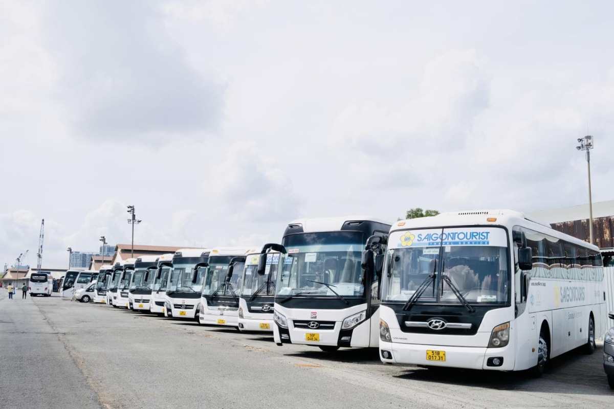 Với các hợp đồng khách đoàn, giá tour sẽ phải tính toán lại dựa trên thời điểm khởi hành và loại phương tiện sử dụng.