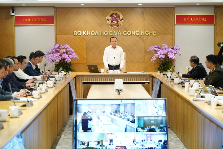 Thứ trưởng Thường trực Bộ Khoa học và Công nghệ Vũ Hải Quân điều hành Hội nghị.