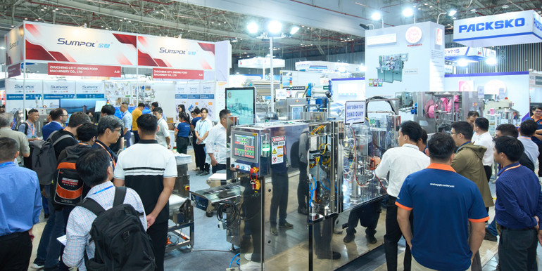 ProPak Vietnam 2025 thu hút đông đảo khách tham quan.