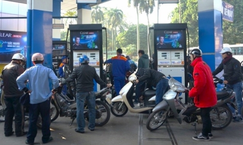 Giá xăng dầu tăng mạnh, quyết định chi Quỹ Bình ổn để giảm “sốc”