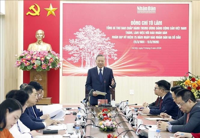 Tổng Bí thư Tô Lâm cùng các đồng chí lãnh đạo Đảng, Nhà nước làm việc với cán bộ chủ chốt Báo Nhân Dân. Ảnh: BTC