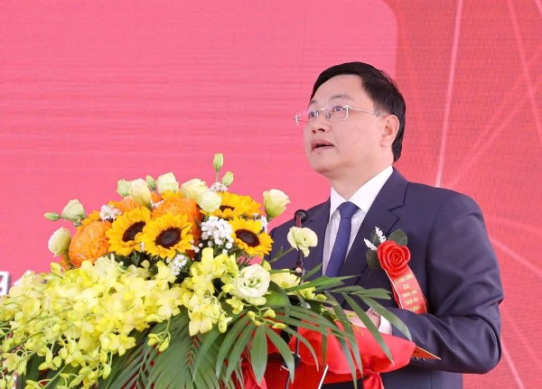 Phó Chủ tịch Thường trực UBND tỉnh Thanh Hóa Mai Xuân Liêm phát biểu tại lễ khởi công. (Ảnh: Minh Hiếu)