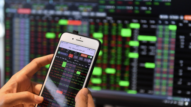 Tự doanh đẩy mạnh mua ròng tuần qua, cổ phiếu nào được gom nhiều nhất?