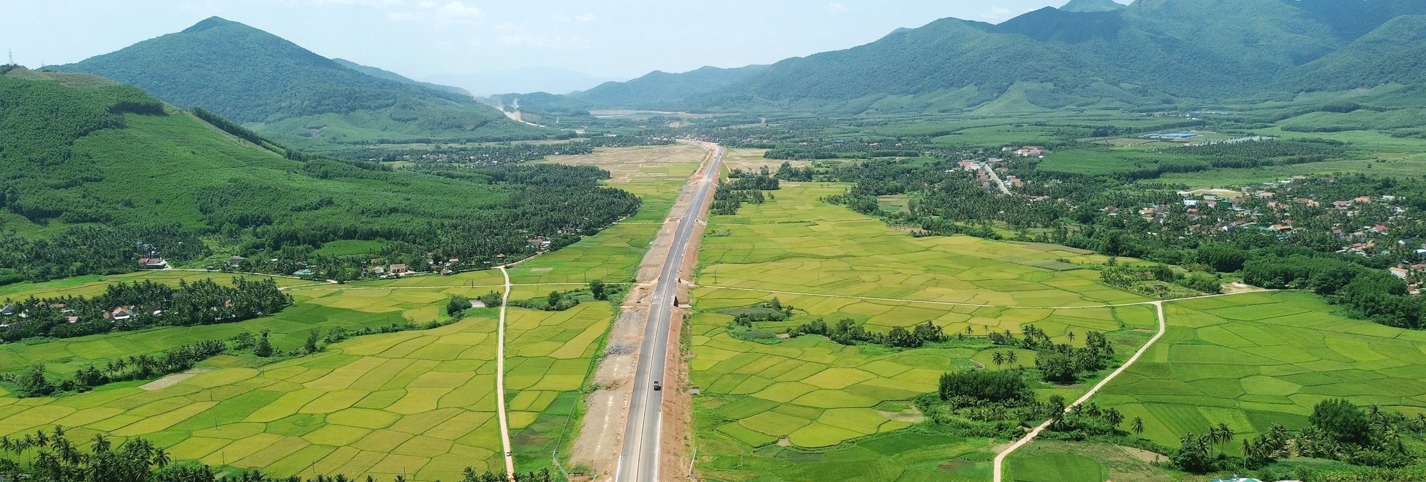 Một đoạn của cao tốc Quy Nhơn - Chí Thành. Ảnh: Quốc Khánh.