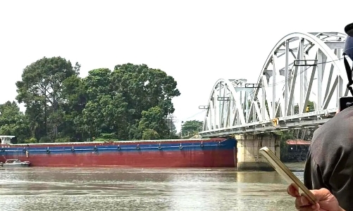 Khởi tố vụ án tàu xà lan đâm hỏng nhịp cầu Ghềnh (Đồng Nai) gây thiệt hại đường sắt