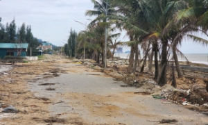 [Phóng sự ảnh] Kè biển Hải Tiến (Thanh Hóa) vẫn đổ nát, hoang tàn trước mùa du lịch 2026