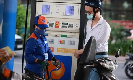 Áp lực lạm phát chi phí đẩy đè nặng do giá xăng dầu tăng mạnh.