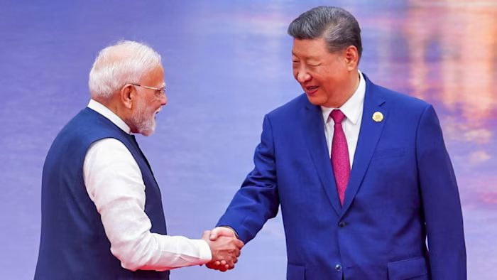 Thủ tướng Ấn Độ Narendra Modi (bên trái) và Chủ tịch Trung Quốc Tập Cận Bình đang nỗ lực thúc đẩy quan hệ song phương - Ảnh: Reuters.