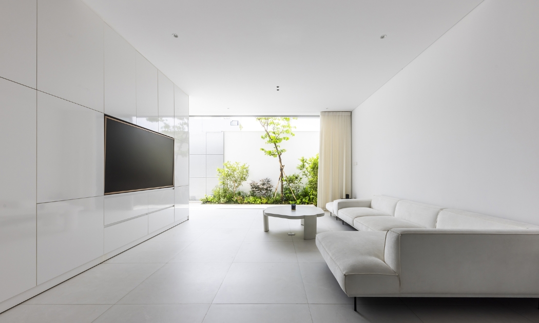 Nhà trắng đón nắng hè