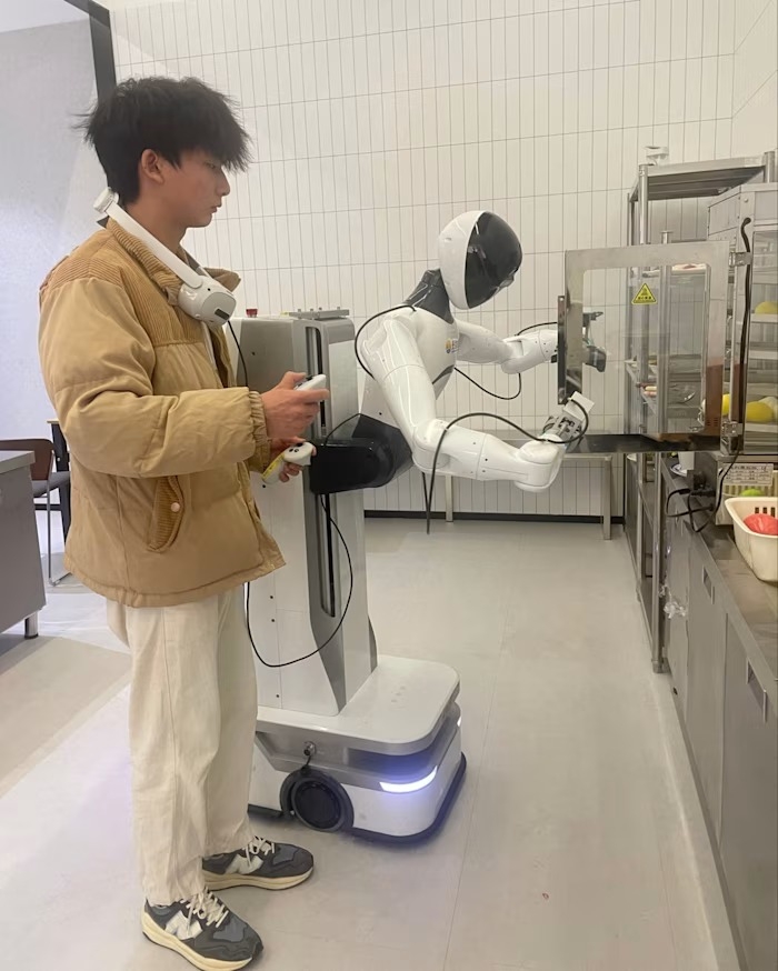 Mọi chuyển động của máy móc bên trong các phòng bếp và phòng ngủ mô phỏng đều được theo dõi và ghi lại bằng camera và cảm biến.