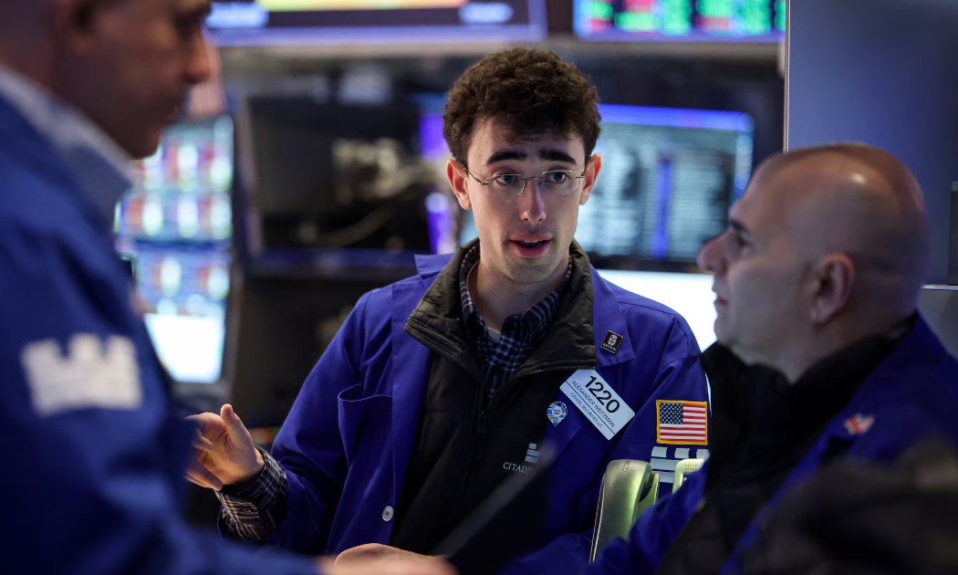 Chứng khoán Mỹ mất điểm vì giá dầu leo thang trở lại