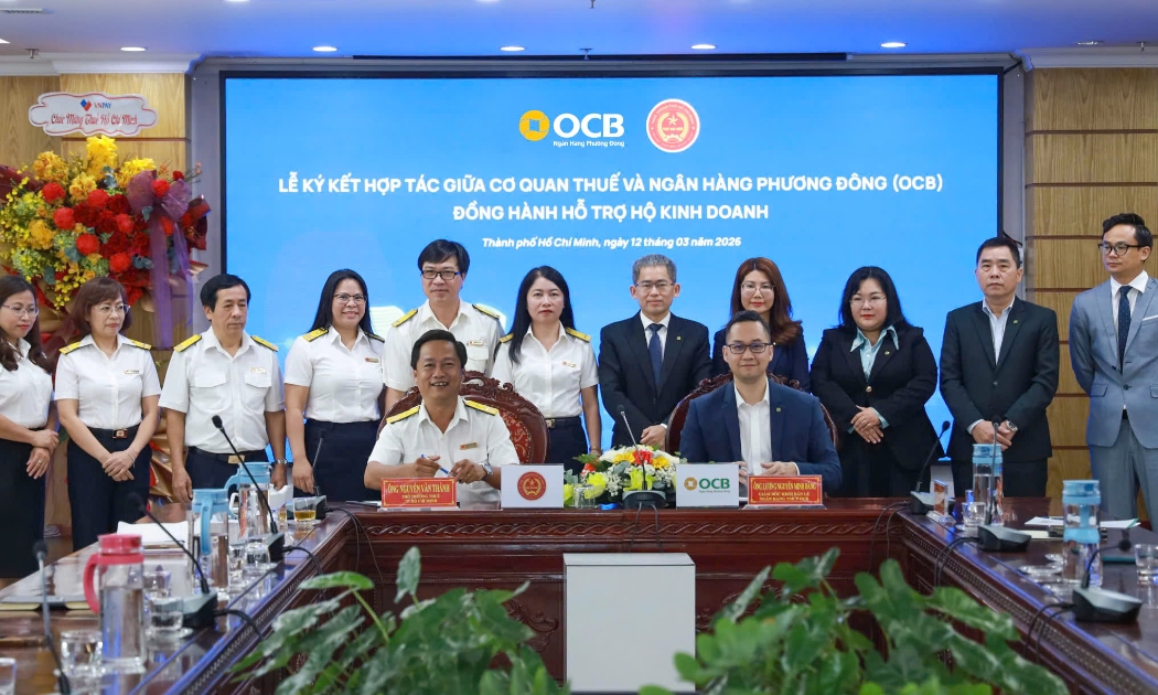 Đại diện Lãnh đạo OCB và Thuế TP. HCM thực hiện ký kết tại buổi lễ. Ảnh: OCB.