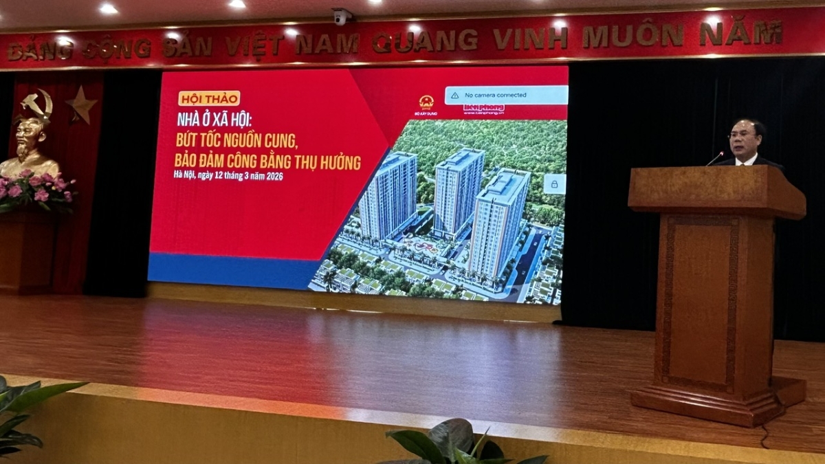 Lãnh đạo Bộ Xây dựng thông tin về tình hình triển khai các dự án nhà ở xã hội trên cả nước.