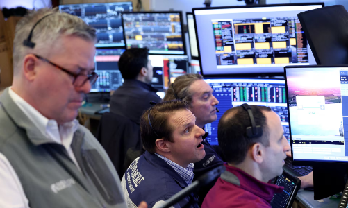 Chứng khoán Mỹ “đỏ lửa” vì giá dầu đóng cửa trên mức 100 USD/thùng