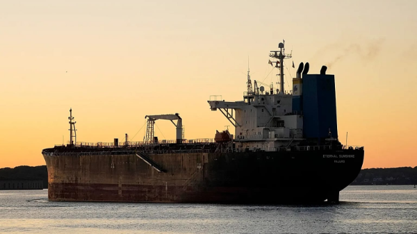 Mỹ tính tạm đình chỉ đạo luật hơn 100 năm tuổi để hạ nhiệt giá xăng dầu