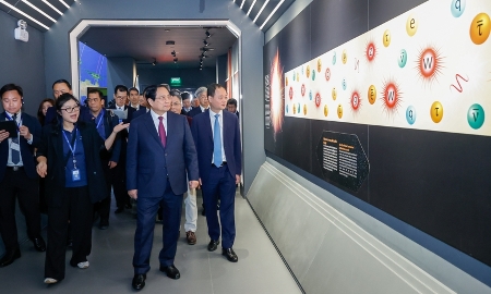 Thủ tướng Phạm Minh Chính tham quan Bảo tàng vũ trụ Việt Nam tại Khu Công nghệ cao Hoà Lạc - Ảnh: VGP.