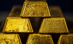 Giá vàng nhảy vọt qua mốc 4.800 USD/oz sau khi Tổng thống Trump tuyên bố hoãn tấn công Iran