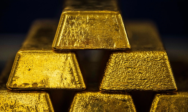 Giá vàng nhảy vọt qua mốc 4.800 USD/oz sau khi Tổng thống Trump tuyên bố hoãn tấn công Iran
