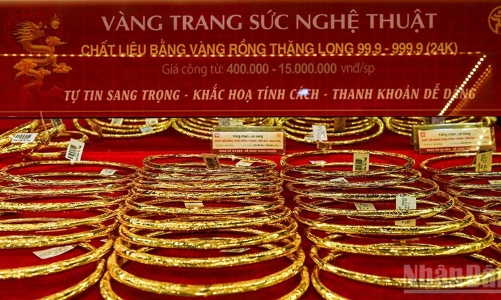 Đà giảm của giá vàng trong nước chưa bằng một nửa so với thế giới