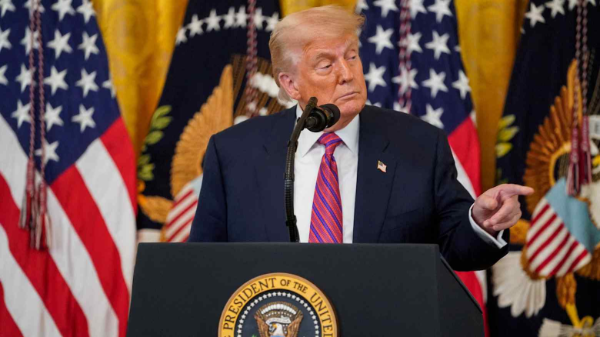 Tổng thống Trump dọa tiếp tục tấn công đảo dầu mỏ chiến lược của Iran