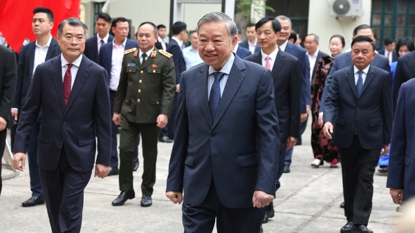 Các đồng chí lãnh đạo Đảng, Nhà nước thực hiện quyền cử tri