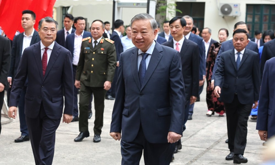 Các đồng chí lãnh đạo Đảng, Nhà nước thực hiện quyền cử tri