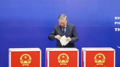 Party and State leaders cast their votes