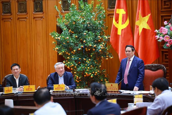 Thủ tướng Phạm Minh Chính chủ trì họp Thường trực Chính phủ về bình ổn giá xăng dầu. Ảnh: TTXVN