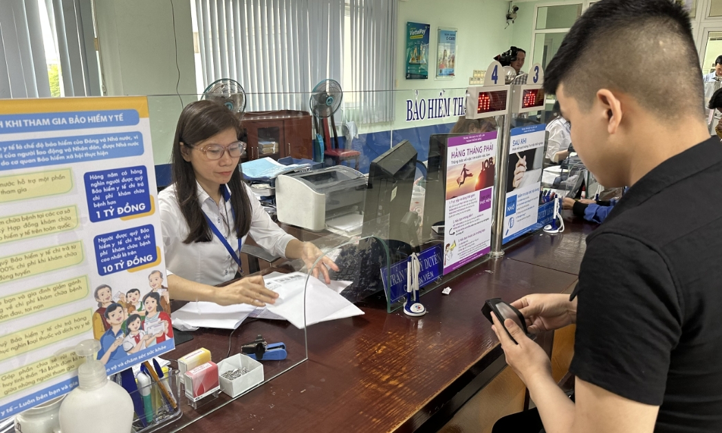 Theo quy định, tiền lương đóng bảo hiểm thất nghiệp được xác định theo từng nhóm đối tượng lao động, gắn chặt với tiền lương làm căn cứ đóng bảo hiểm xã hội bắt buộc. Ảnh: Dũng Hiếu